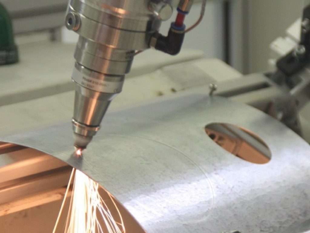 cong-nghe-cat-laser-cnc-cat-duoc-cac-vat-lieu-gi