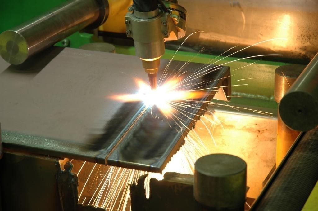 cong-nghe-cat-laser-cnc-cat-duoc-cac-vat-lieu-gi