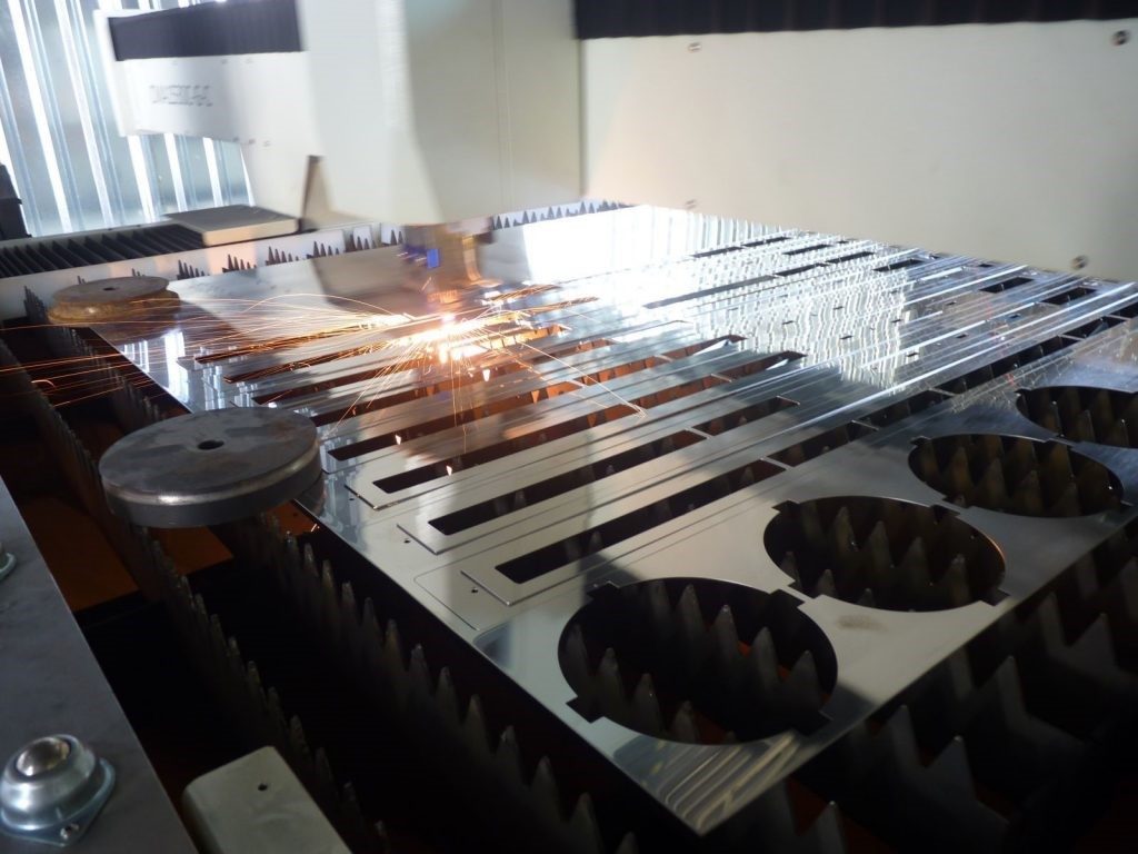 cong-nghe-cat-laser-cnc-cat-duoc-cac-vat-lieu-gi